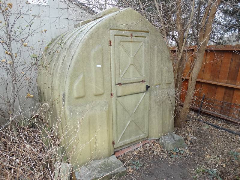 lot 1130 image: Fiberglass Greenhouse & Contents. Buyer responsible for Removal from Backyard.