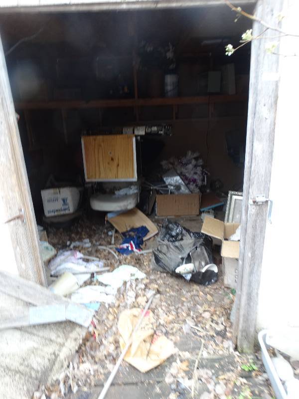 lot 1132 image: All Contents inside of SW Shed.