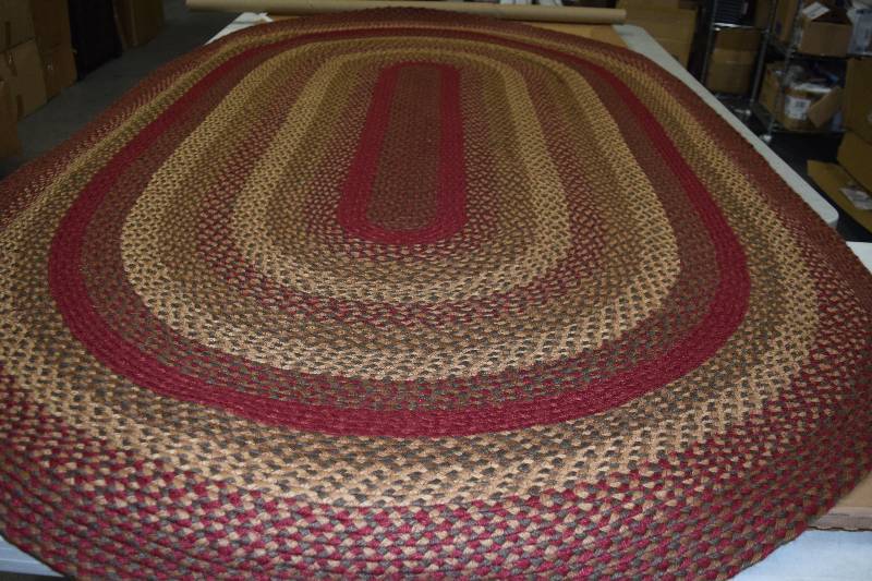 lot 7 image: Area Rug
