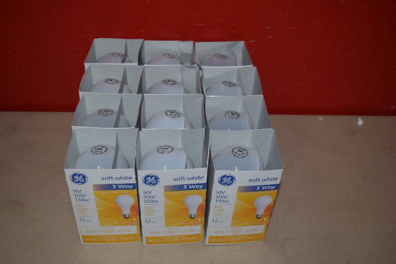 lot 48 image: 12 GE Soft White 3-Way Bulbs
