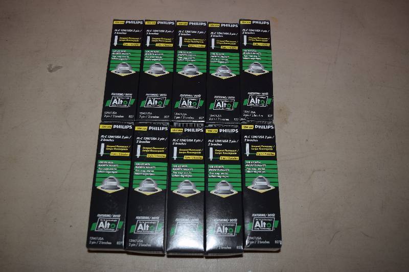 lot 76 image: 10 Philips Compact Fluorescents