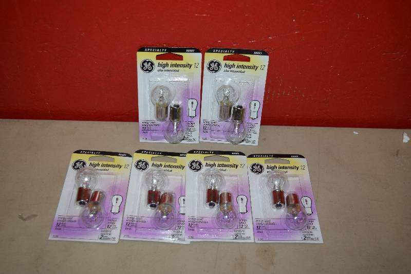 lot 77 image: 12 GE High Intensity Bulbs