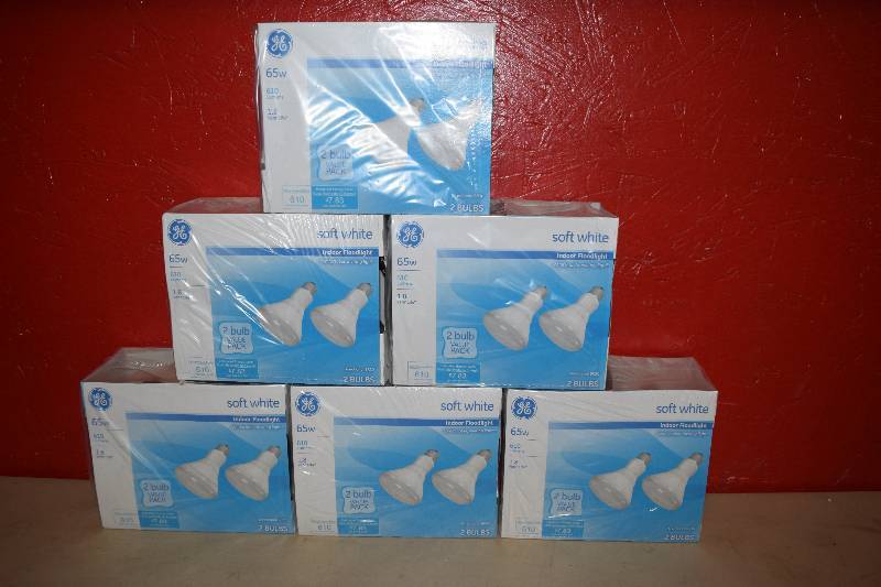 lot 95 image: 12 GE Soft White Indoor Floodlights