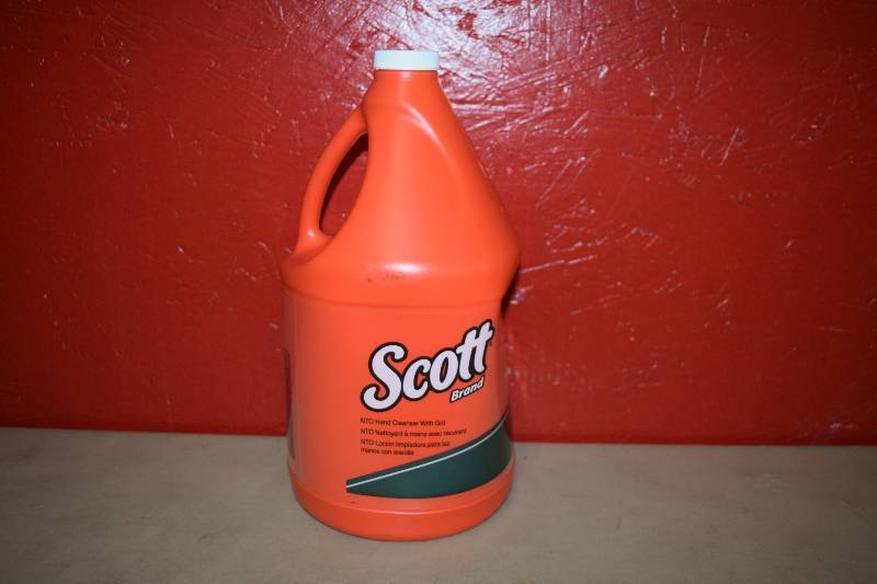 lot 98 image: Gallon Scott NTO Hand Cleaner with Grit