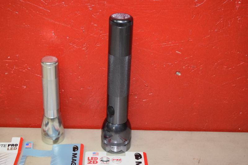 lot 133 image: 3 Maglite Flashlights