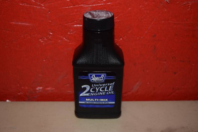 lot 146 image: 14 Bottles Super S 2 Cycle Engine Oil