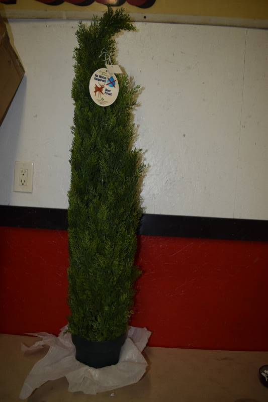 lot 169 image: National Tree Co. Artificial Tree