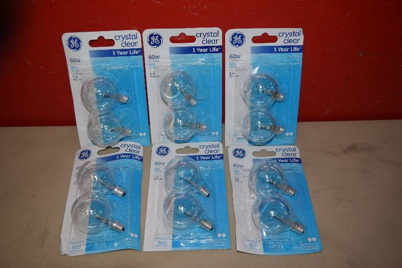 lot 210 image: 12 GE Crystal Clear Decorative Bulbs