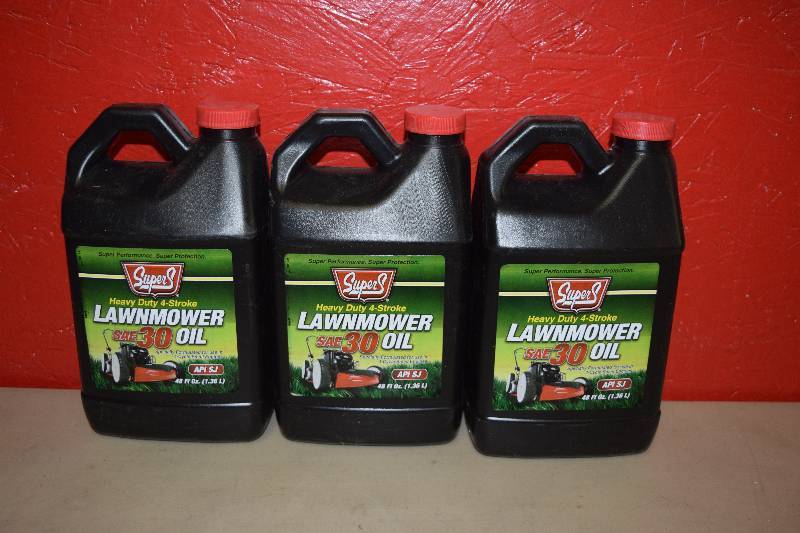 lot 249 image: 3 Super S Heavy Duty 4 Stroke Lawnmower Oil