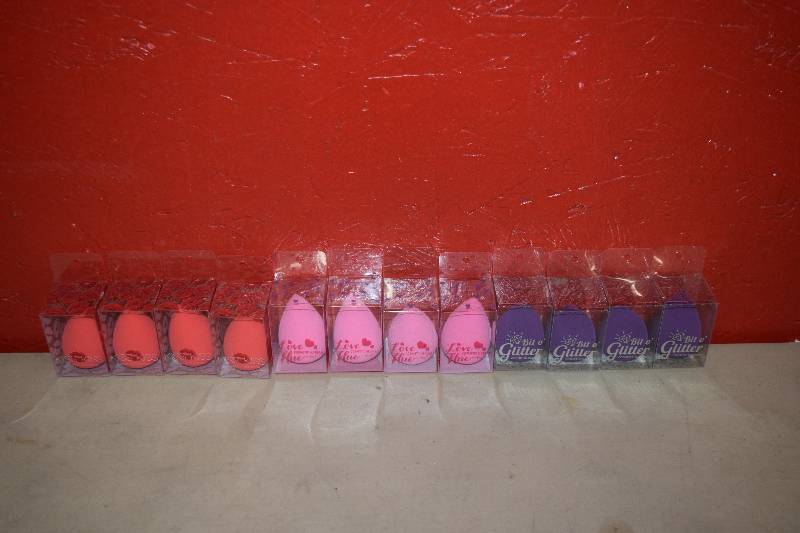 lot 258 image: 12 Cosmetic Blenders