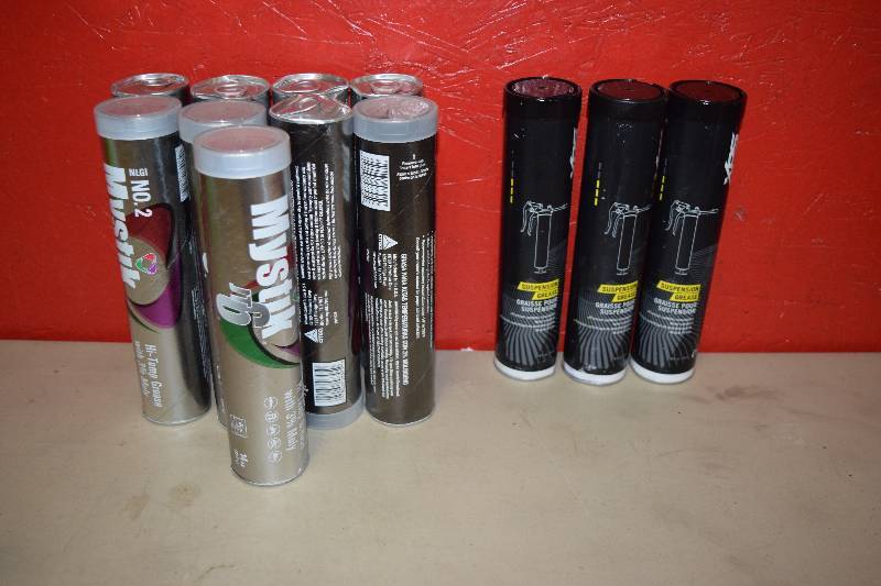 lot 260 image: 12 Tubes Grease