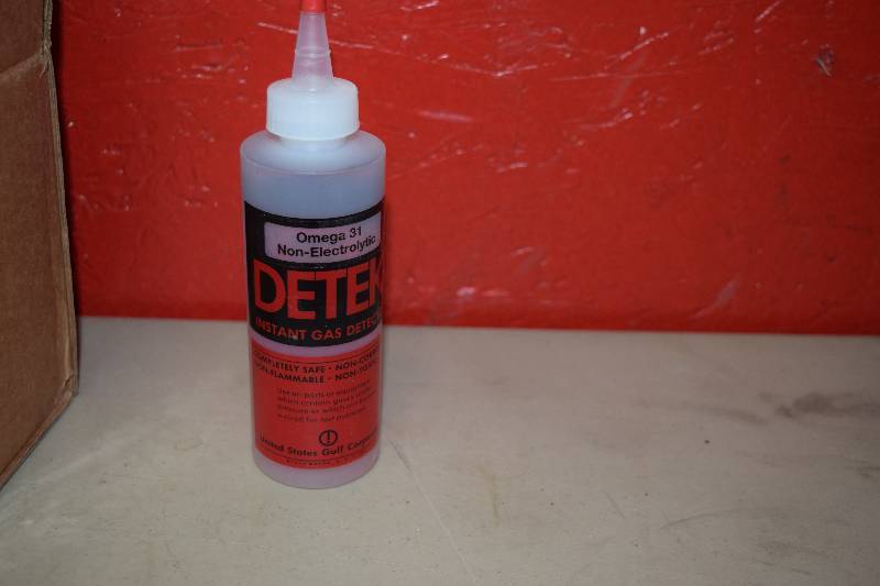 lot 264 image: 18 Bottles DeTek Gas Leak Detector