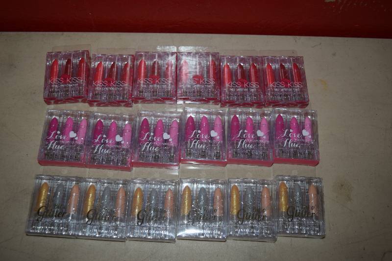 lot 257 image: 18 Packages of 3 Tubes Lipstick