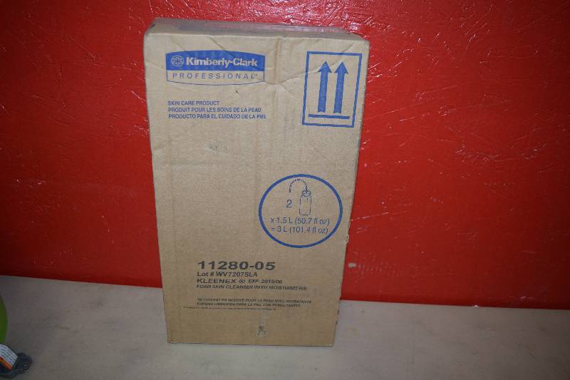 lot 286 image: 2 Kleenex Foam Skin Cleanser with Moisturizers