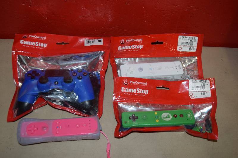 lot 314 image: 4 Video Game Controllers
