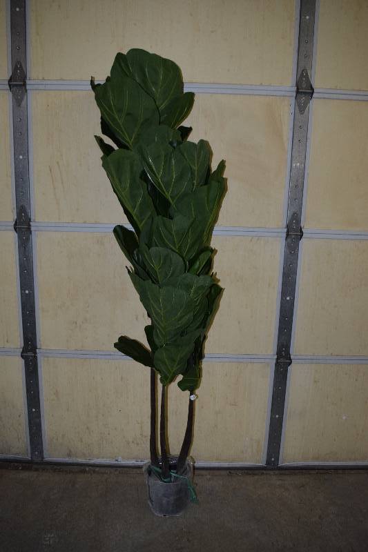 lot 376 image: Fake Tree