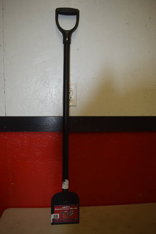 lot 380 image: Bully Tool Ice Chopper