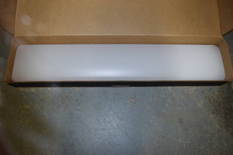 lot 385 image: Lithonia Lighting LED Linear Light
