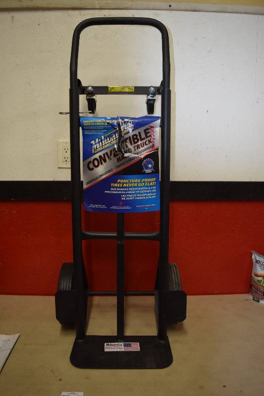 lot 389 image: Milwaukee Convertible Hand Truck