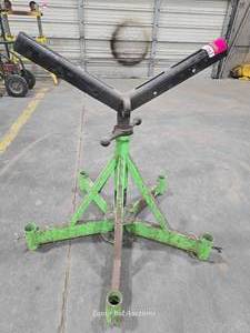 lot 48662 image: Industrial V-Head Pipe Stand (MISSING  WHEELS)&nbsp