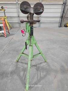 lot 48664 image: Vintage Adjustable Pipe Stand with Roller Head
