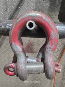 lot 48668 image: Industrial Grade Steel Shackle - Heavy Duty Red Clevis&nbsp