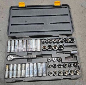 lot 49006 image: GearWrench 40-Piece Socket Set with Case