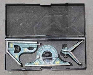 lot 49011 image: Professional Combination Square Set with Level