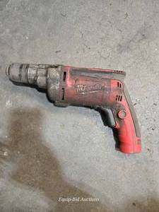 lot 49064 image: Milwaukee Magnum 38 Corded Drill