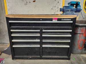 lot 34196 image: Husky Tool Cabinet with 5.5 Bench Vise&nbsp
