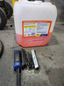lot 36832 image: (4) Park Tool Multi-Tool Set with Zep Degreaser&nbsp