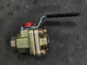 lot 36836 image: (3) Dalon Series F 34 Industrial Ball Valve