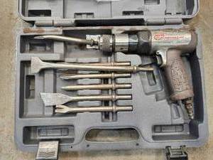 lot 49174 image: Ingersoll Rand Air Hammer Kit with Bits&nbsp