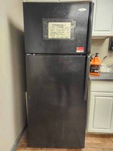 lot 49201 image: Whirlpool Top-Freezer Refrigerator W8TXEWFYB01&nbsp