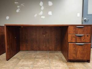 lot 49213 image: Professional Wooden Office Desk with 3-Drawer Cabinet&nbsp