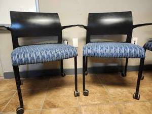 lot 49218 image: (6) Modern Office Guest Chairs with Casters&nbsp