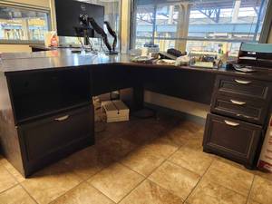 lot 49221 image: L-Shaped Office Desk with Built-in Power Hub&nbsp
