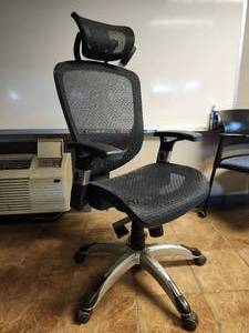 lot 49222 image: Ergonomic Mesh Office Chair with Headrest&nbsp