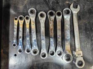 lot 36821 image: Flex-Head Ratcheting Wrench Set