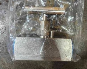 lot 36829 image: (2) New 10000 PSI High Pressure Needle Valve SS316&nbsp