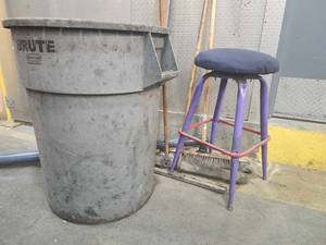 lot 48618 image: Industrial Shop Cleaning Set with Stool&nbsp