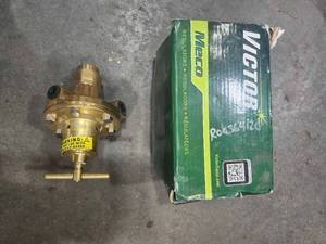 lot 48642 image: Victor Type P Gas Regulator - Model 5641-8464