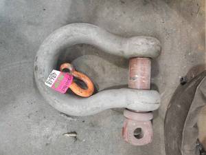 lot 48648 image: Large Industrial Shackle with Orange Hook&nbsp