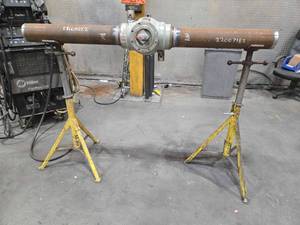 lot 49079 image: Industrial Pipe Jack Stand Set with 2500lb Capacity - Pipe Included