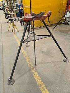 lot 49081 image: RIDGID Tristand 460-12 Pipe Stand