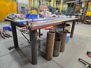 lot 49130 image: Heavy-Duty Industrial Workbench with Ridgid Bench Vise