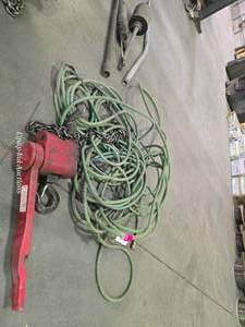 lot 34202 image: Industrial Chain Hoist with Air Hoses and Accessories