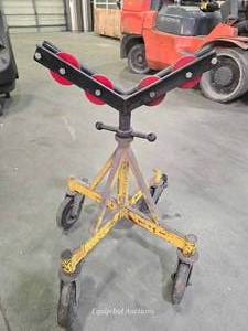 lot 34207 image: Heavy Duty Pipe Roller Stand with V-Head
