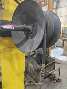 lot 34213 image: Industrial Hydraulic Hose Reel Assembly