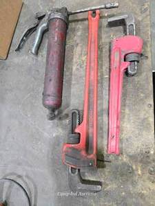 lot 34218 image: Ridgid Pipe Wrench Set with Grease Gun&nbsp